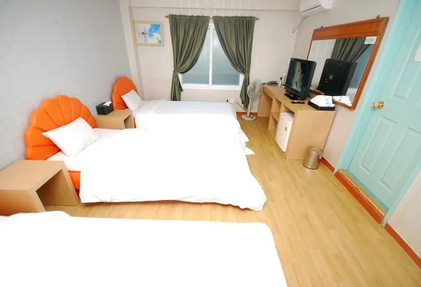 Standard Kolmen Hengen Huone, M Motel