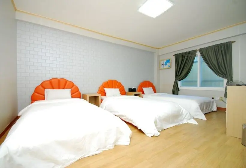 Standard Kolmen Hengen Huone, M Motel