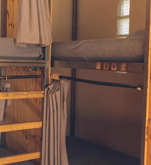 ルームシェアのワンベッド, Pura Vida Mae Hostel