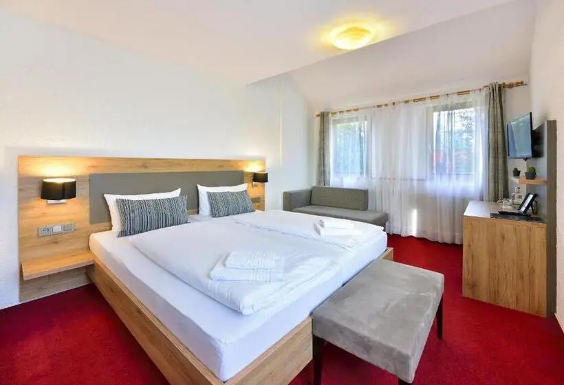 Standard Triple Room, Vico S Hotel & Restaurant Asperg