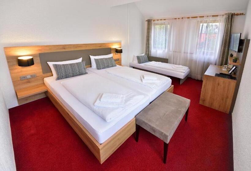 Standard Triple Room, Vico S Hotel & Restaurant Asperg