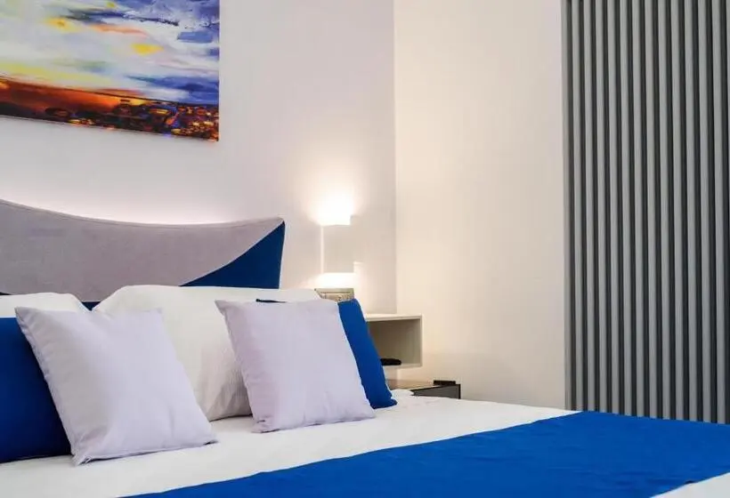 سوییت جونیور لوکس, Cloister Suites Amalfi