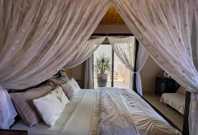 اتاق استاندارد با بالکن, Chameleon Backpackers & Guesthouse