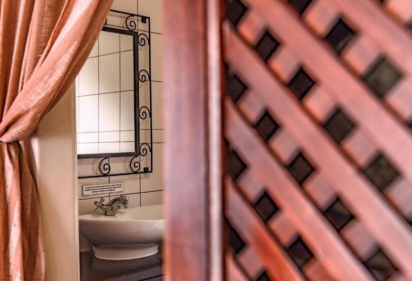 اتاق استاندارد با بالکن, Chameleon Backpackers & Guesthouse