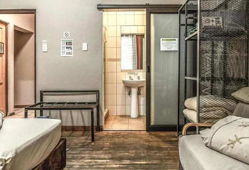 اتاق استاندارد سه نفره, Chameleon Backpackers & Guesthouse