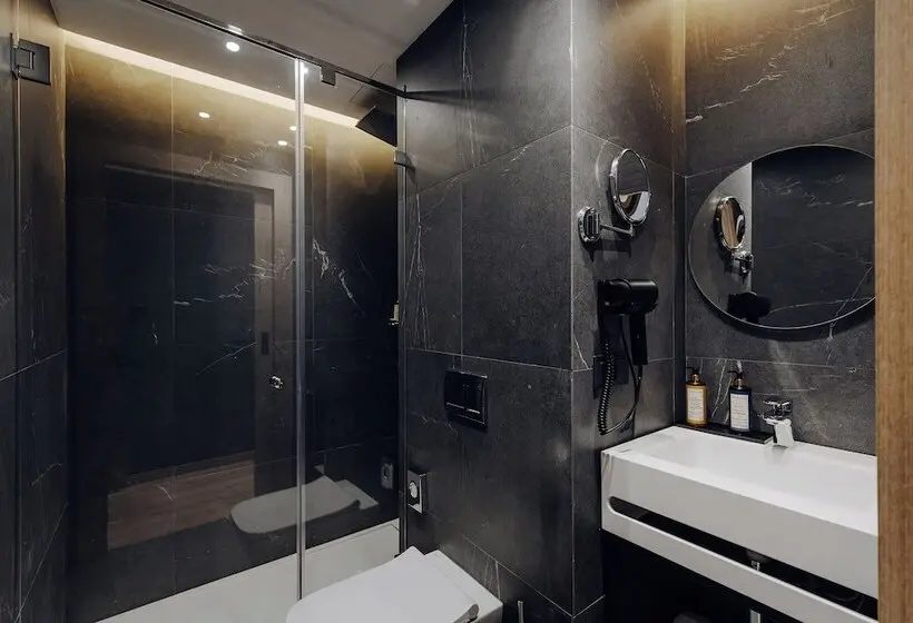 اتاق لوکس با بالکن, Exe Casablanca