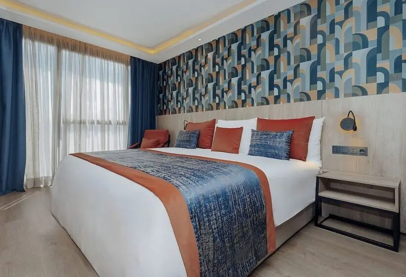 اتاق لوکس با بالکن و چشم‌انداز دریا, Exe Casablanca