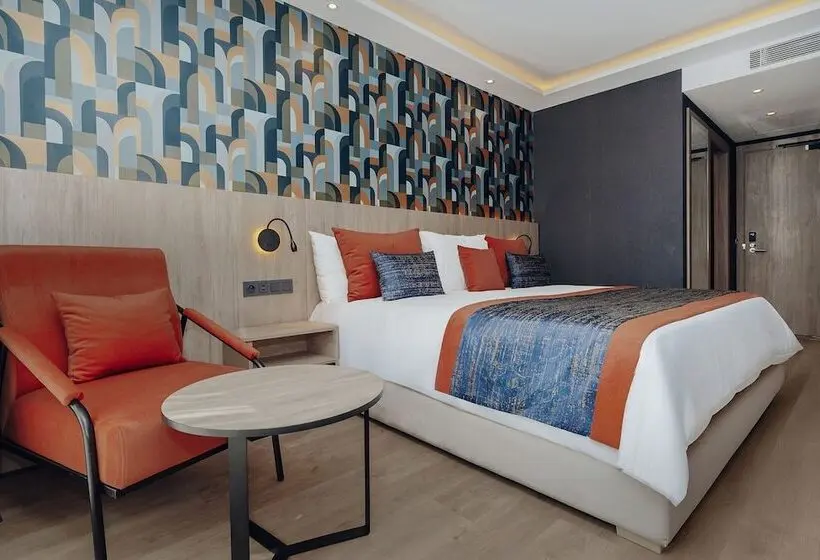اتاق لوکس با بالکن و چشم‌انداز دریا, Exe Casablanca
