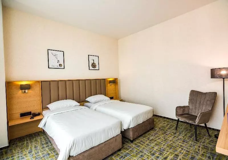 اتاق استاندارد با تخت بزرگ, Cliff Castle Casino