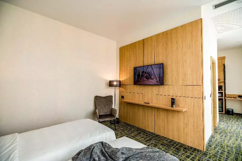 اتاق استاندارد با تخت بزرگ, Cliff Castle Casino