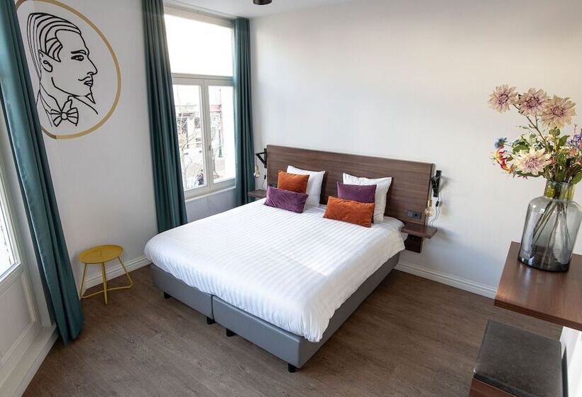 اتاق لوکس, Alex Maastricht