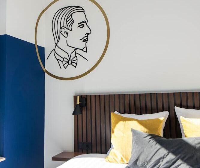 اتاق لوکس, Alex Maastricht