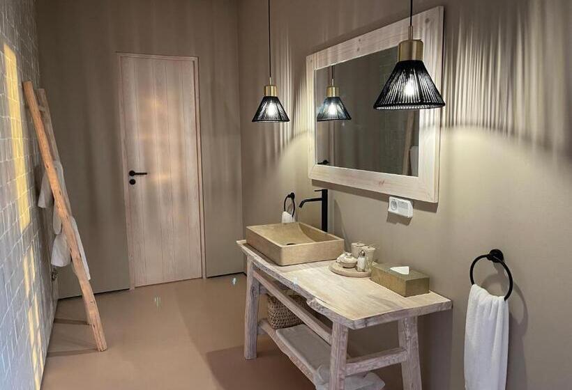 חדר דלוקס עם מרפסת נוף לים, La Tour D Eole