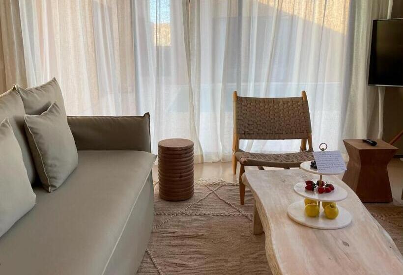 מיטת קינג בסוויטה, La Tour D Eole