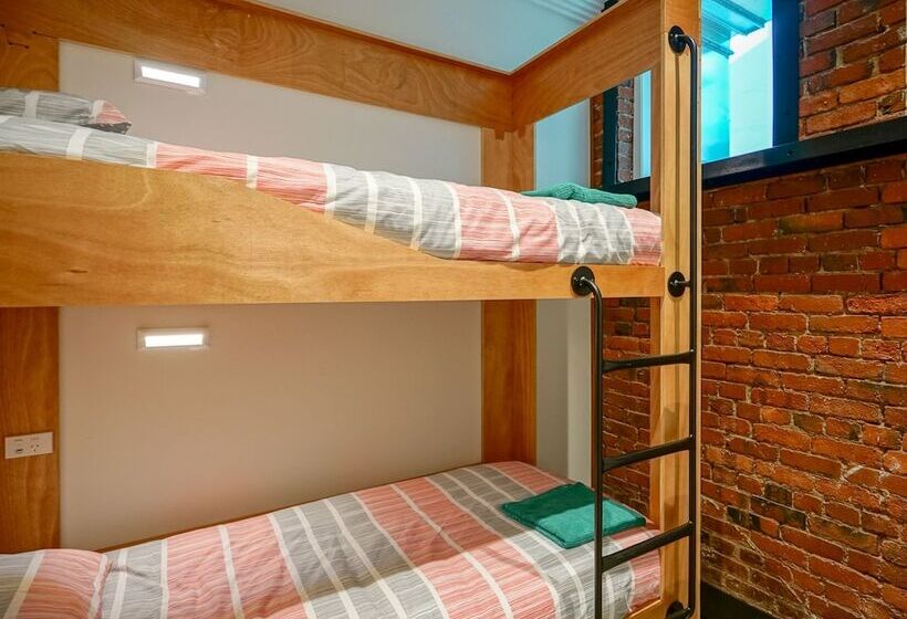 اتاق استاندارد با سرویس بهداشتی مشترک, The Marion Hostel