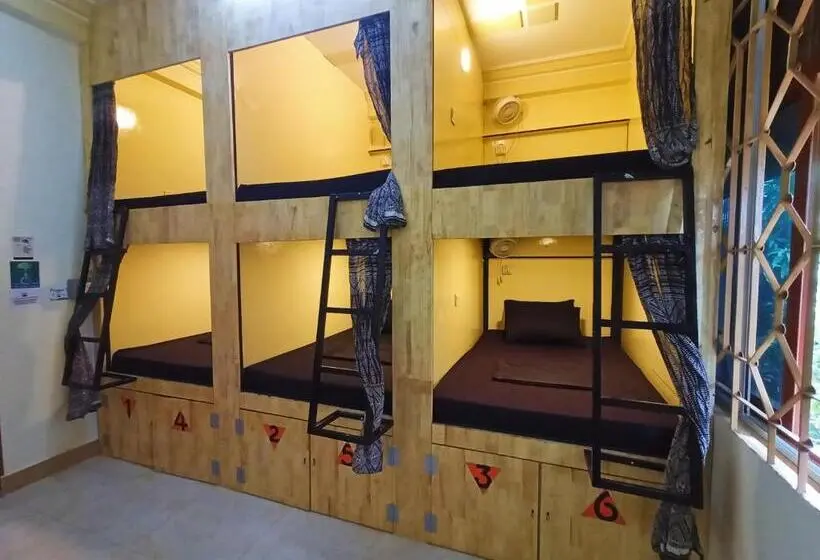 Cama en Habitación Compartida, Karma Traders Kampot