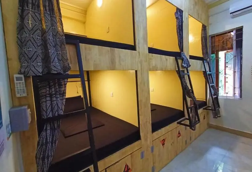 Cama en Habitación Compartida, Karma Traders Kampot