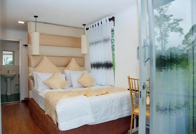 Deluxe Room with Balcony, Box On Clouds