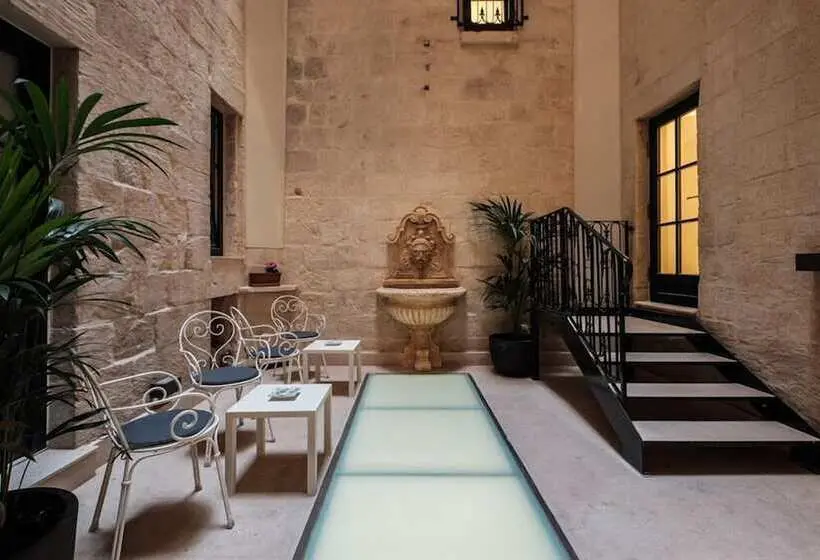 اتاق لوکس, Palais Le Brun