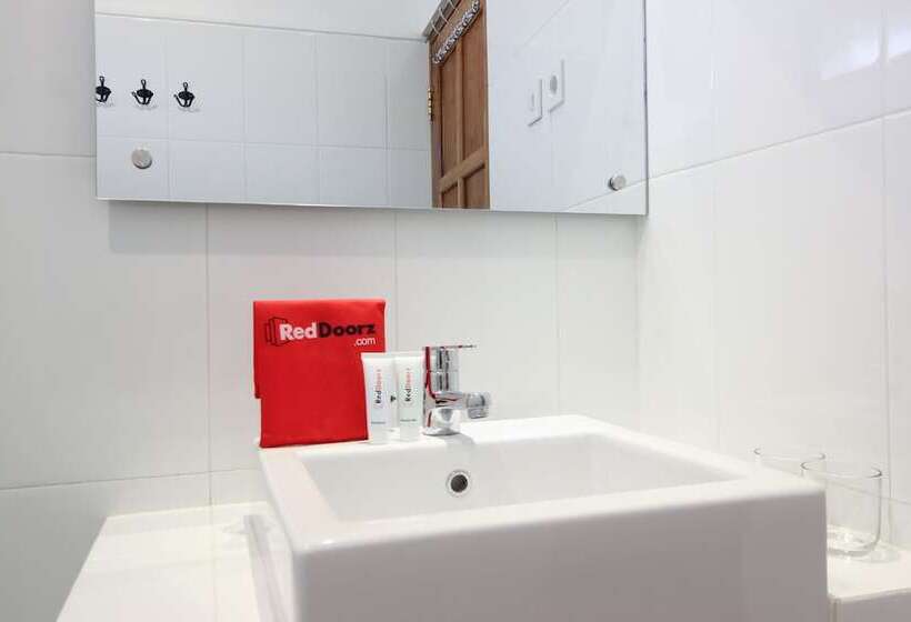 Номер Economy, Reddoorz Plus Near Alun Alun Selatan 2