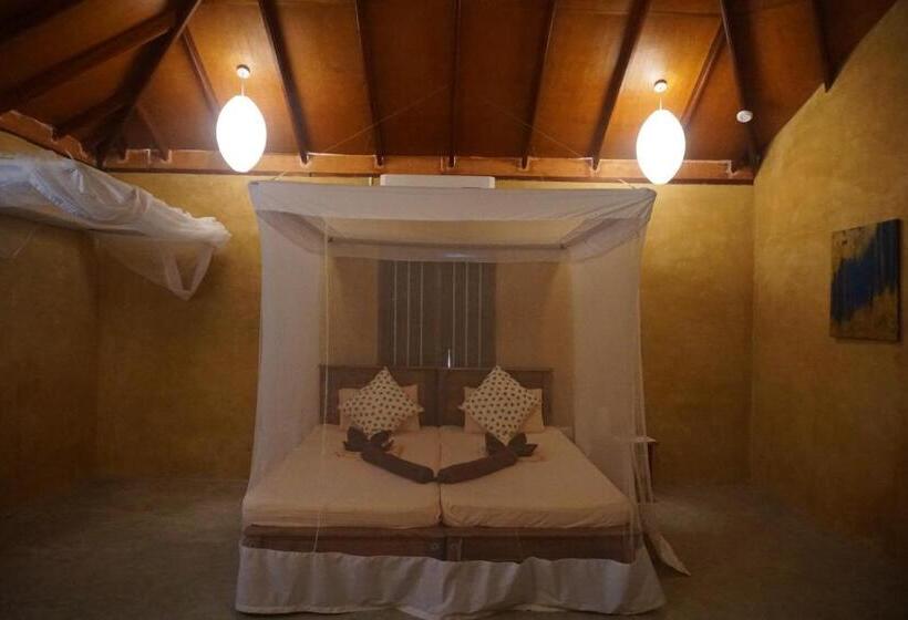 بانگلوی لوکس, Kitelantis Hotel And Resort
