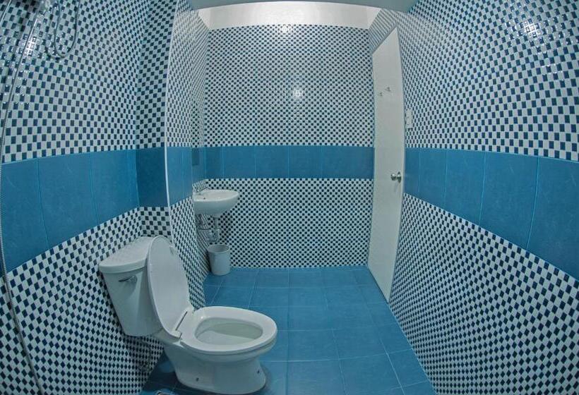 اتاق لوکس چهار تخته, The Half House By Elmar Cabin