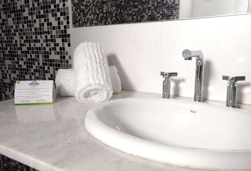 ２ダブルベッドのスタンダードルーム, Days Inn & Suites By Wyndham La Plata