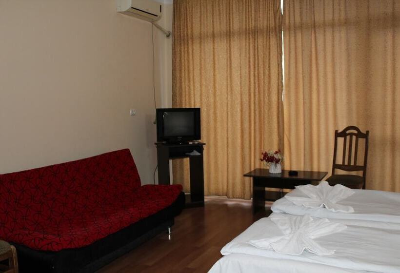 اتاق ساده سه نفره, Eleganti