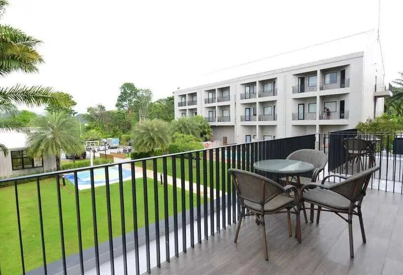 اتاق خانوادگی, The Chill At Krabi