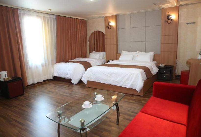 Семейный Номер, Uljin Grand