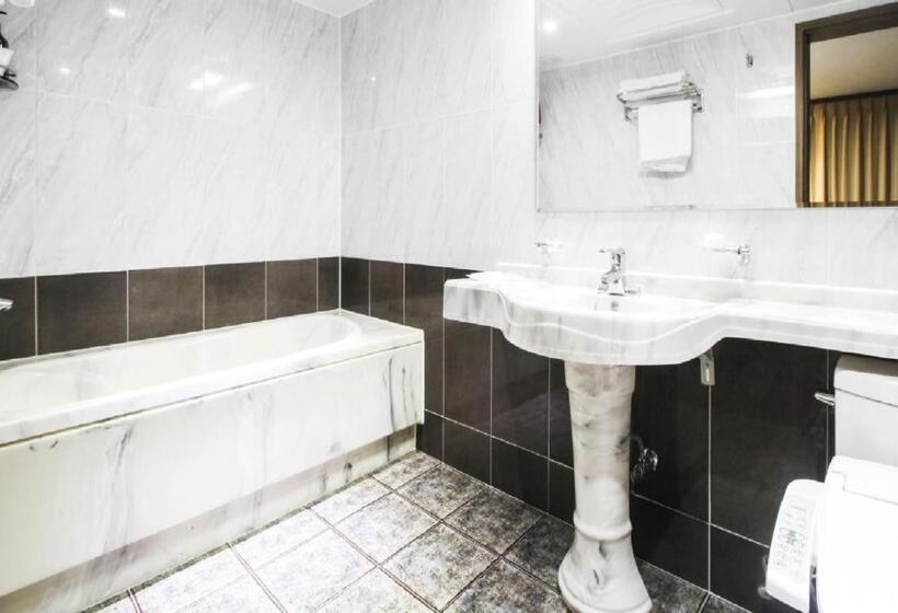 Семейный Номер, Uljin Grand