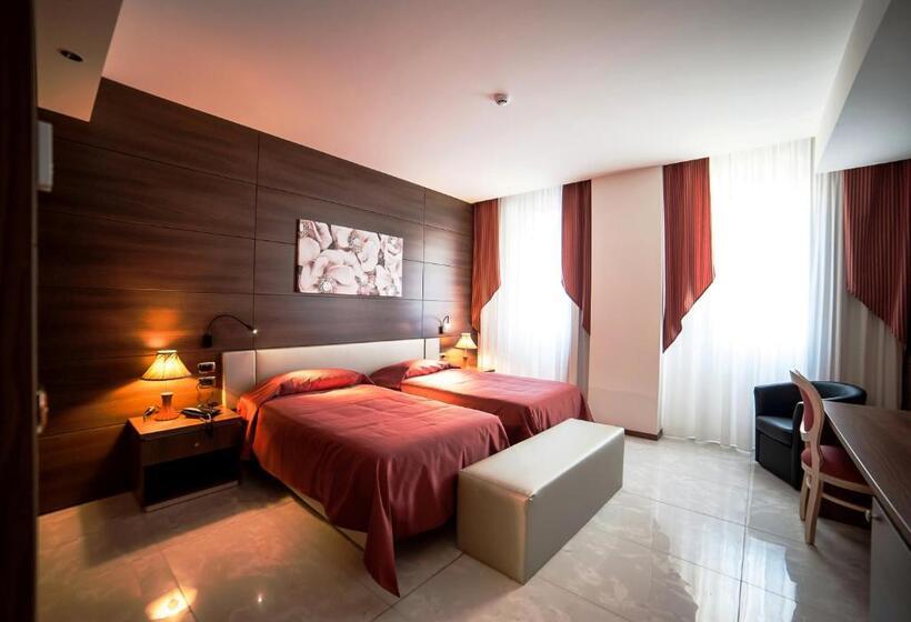 Номер Стандарт, Family Center