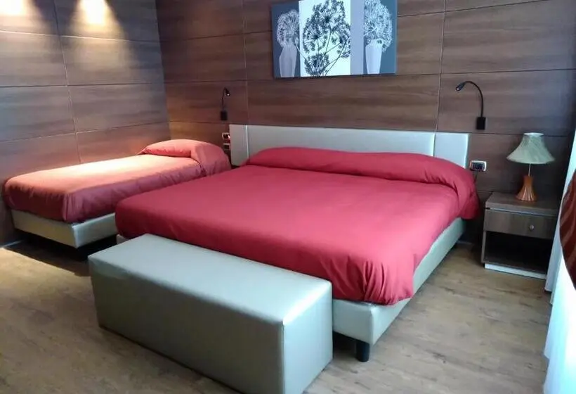 Standard Kolmen Hengen Huone, Family Center
