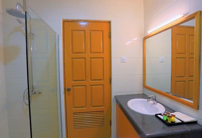 اتاق لوکس, Glorious Monywa