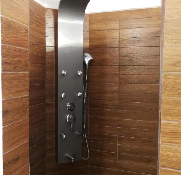 اتاق خانوادگی, Secret Garden