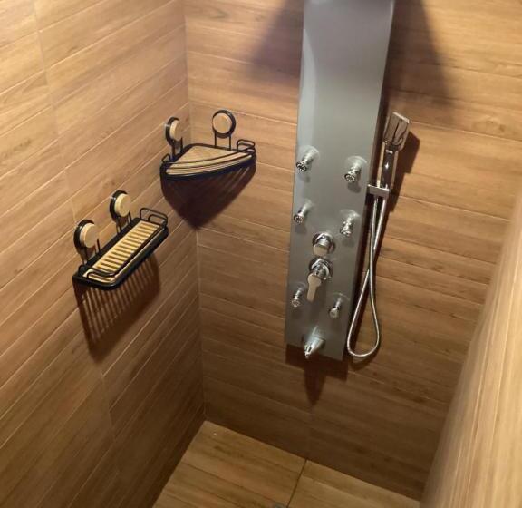 اتاق استاندارد با سرویس بهداشتی مشترک, Secret Garden