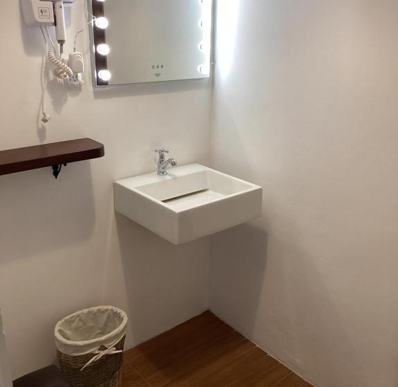 اتاق استاندارد با سرویس بهداشتی مشترک, Secret Garden