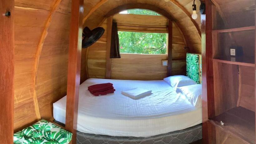 اتاق استاندارد با سرویس بهداشتی مشترک, Secret Garden