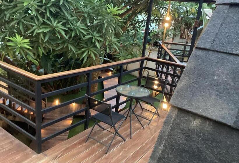 اتاق استاندارد با سرویس بهداشتی مشترک, Secret Garden