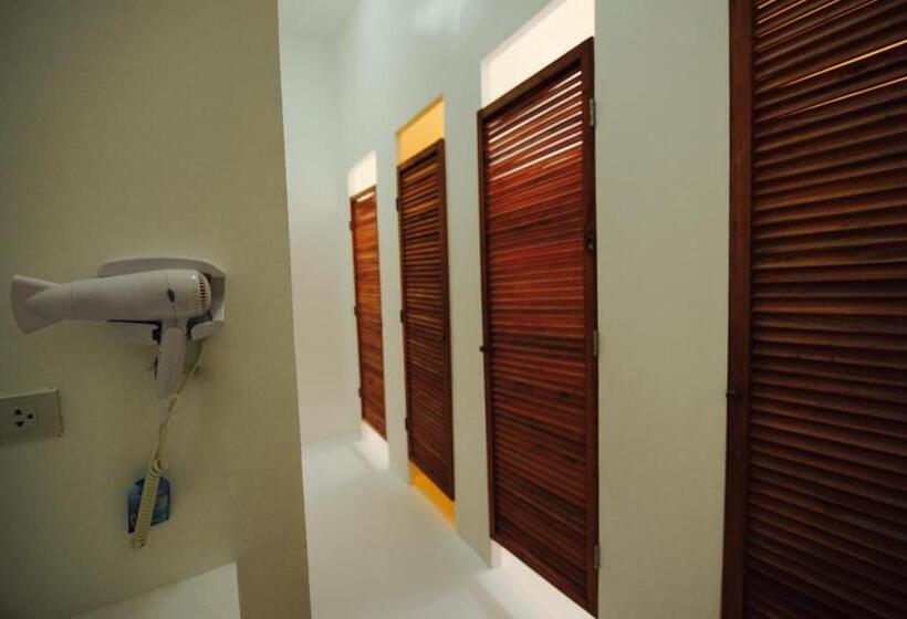 Economy Quadruple Room, Hop Hostel