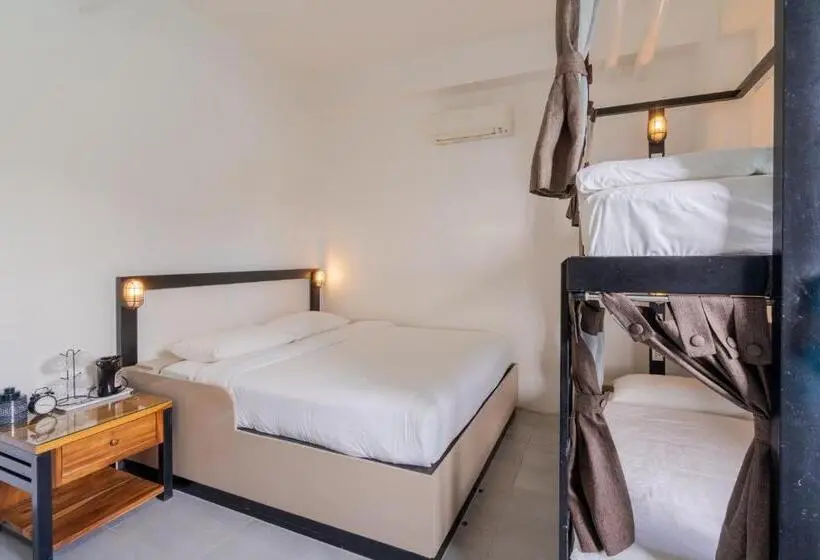 Economy Quadruple Room, Hop Hostel