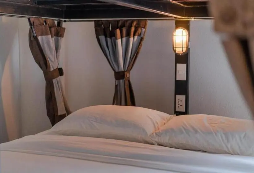 Bed in Shared Room, Hop Hostel