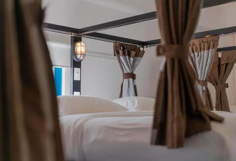 Bed in Shared Room, Hop Hostel