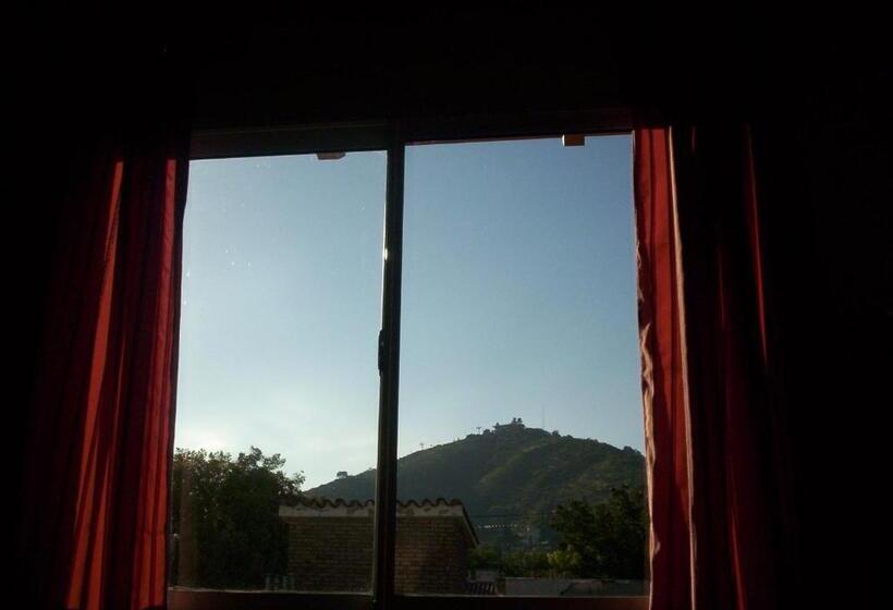 Четырехместный Номер Стандарт, Bristol