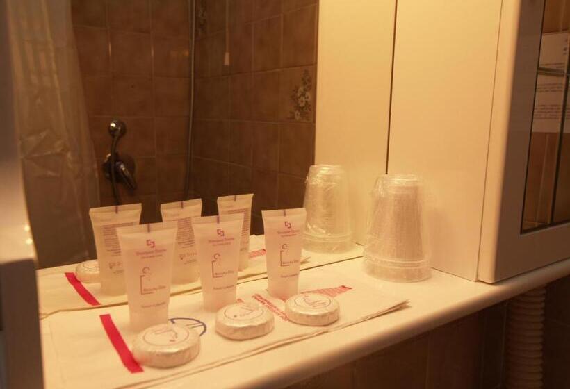 اتاق استاندارد سه نفره, Cilene