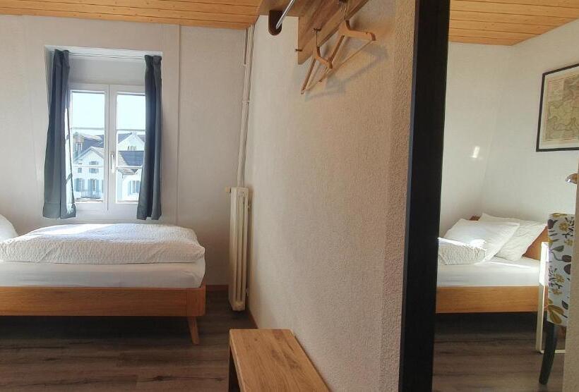 اتاق استاندارد یک نفره, The Aarburg Hotel & Café