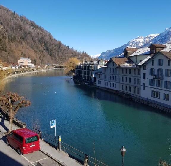 اتاق خانوادگی با چشم‌انداز کوه, The Aarburg Hotel & Café