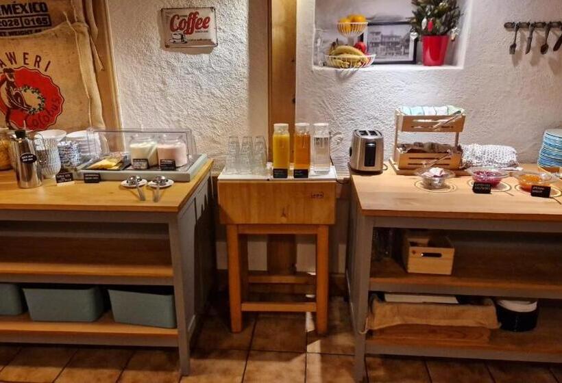 غرفة قياسية فردية مزودة بشُرفة, The Aarburg Hotel & Café