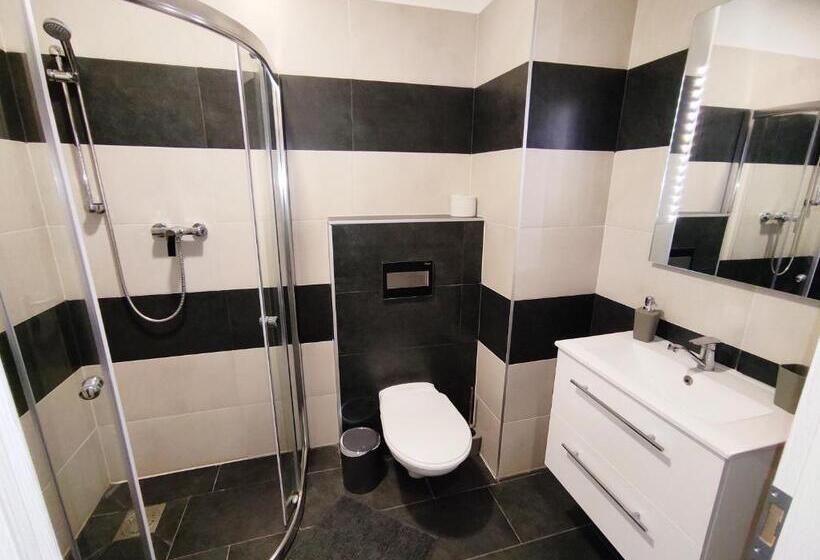 デラックススタジオ, Slobi