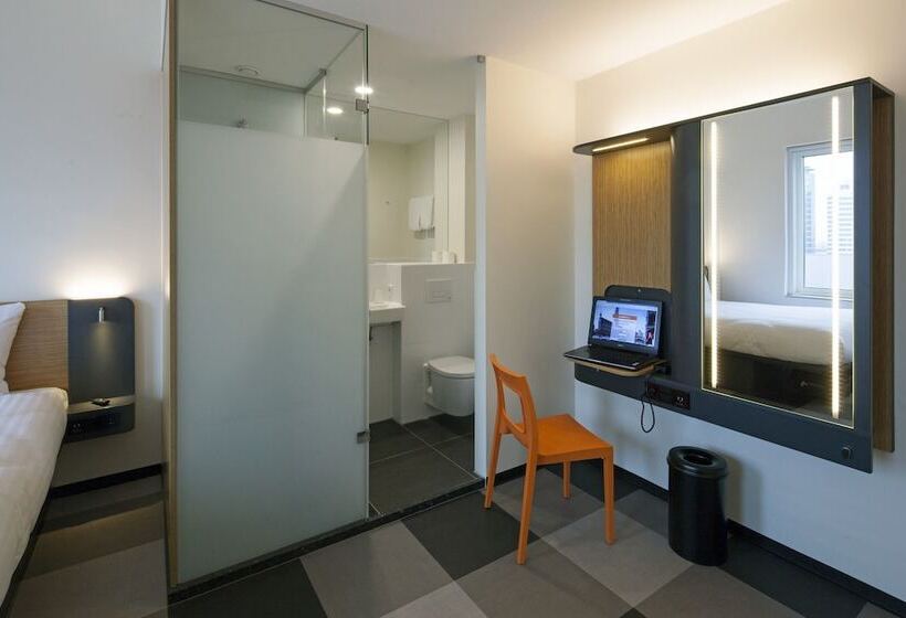 패밀리 룸, Easyhotel The Hague Scheveningen Beach